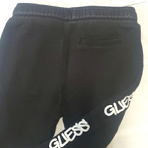 π GUESS - Black Sweatpants & White Tshirt - Size 2T - Picture 7 of 9
